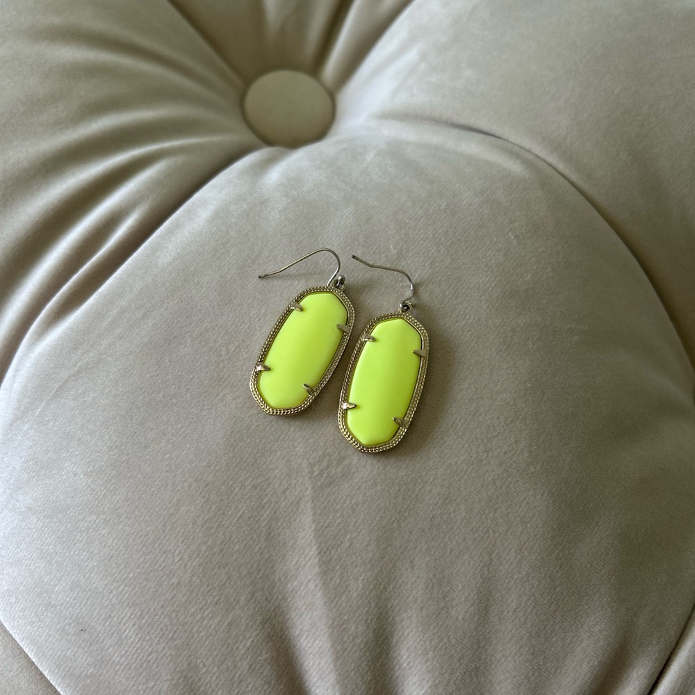 Kendra Scott Elle *retired* neon yellow earrings